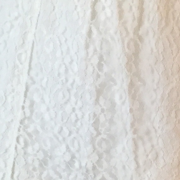Gorgeous vintage lace half slip.      S - Picture 4 of 6